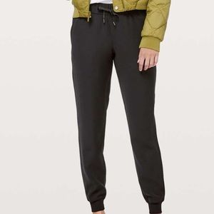 Lululemon on the fly jogger